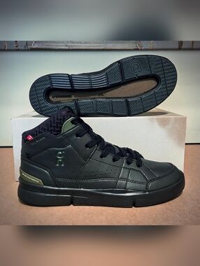🆕 ON Cloud Women's 6.5 - The Roger Clubhouse Sansa Mid - Black - MSRP $170